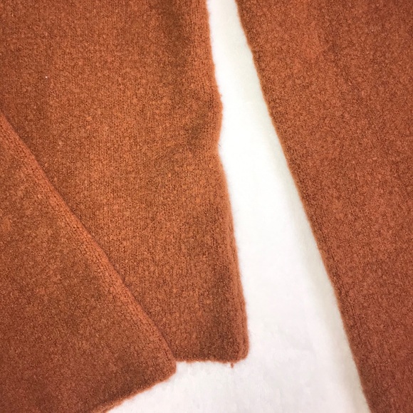 flared sleeve turtleneck - Picture 3 of 3